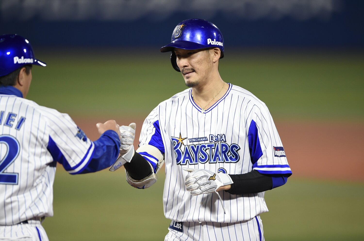 2017年、横浜時代の梶谷。20本塁打＆20盗塁と達成し活躍を見せたが、実は体中にケガを抱えていた　©︎BUNGEISHUNJU