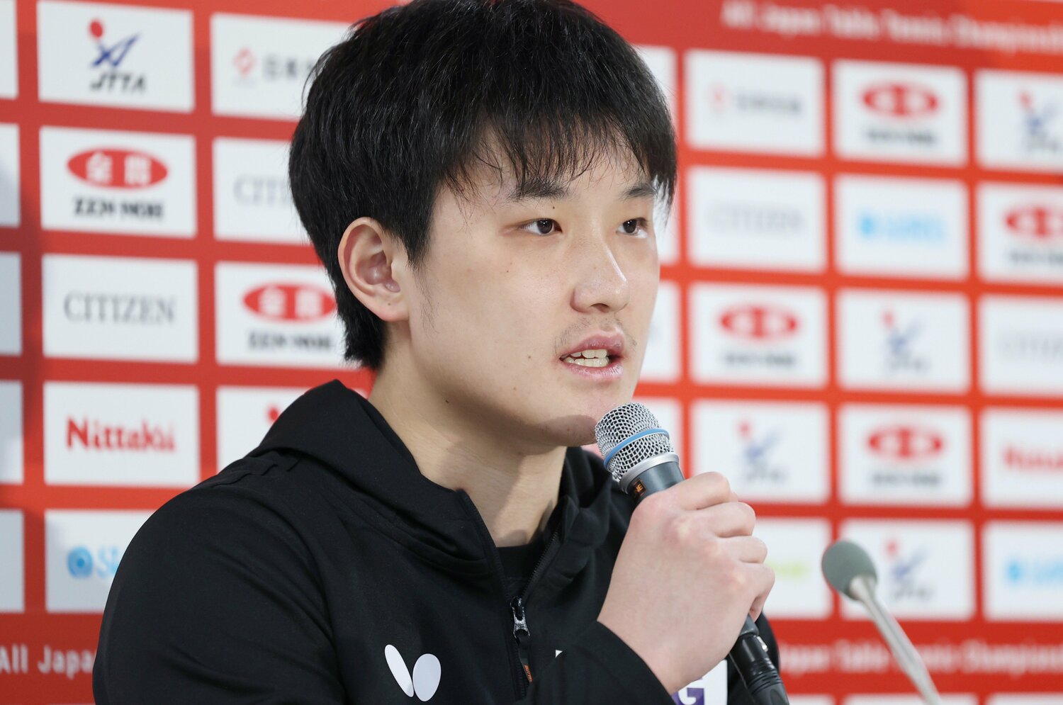 卓球・張本智和が異例の表明「選手に配慮があるリーグであってほしい」“独自ルール問題”最大の論点とは？ SNSの言葉に表れた“いら立ち”の背景＜Number Web＞ photograph by JIJI PRESS