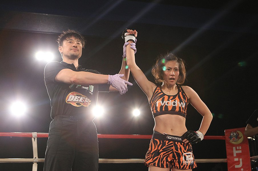 結婚とアスリートの微妙な関係。復帰組・女子格闘家たちが、強い！＜Number Web＞ photograph by Takeshi Maruyama