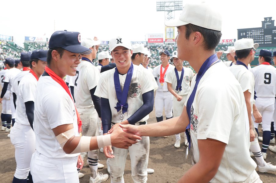 沖縄尚学と日大三。引き締まった好ゲームとともに、チームとしての在り方も素敵な2025年夏の甲子園決勝だった　©JMPA