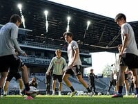 中田英寿 日本代表応援 タオル 巻頭インタビュー］中田英寿「勝ったから、ではない満足感