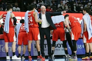 「代表にオールスター選手はわずか3人」男子バスケの外国人“鬼コーチ”トム・ホーバスは何を変革している？ 新体制を象徴する“ある選手”