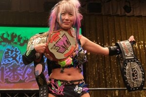 「スターダムをクビになって…」人気女子プロレスラーが初告白　ウナギ・サヤカ“超満員の自主興行”に密着して感じた「不思議な風格」