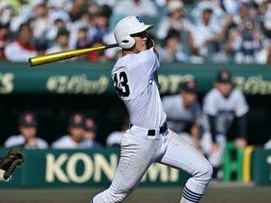 甲子園で話題沸騰の「誤審問題」…横浜vs県岐阜商の“あのプレー”を現役審判員はどう見たのか？「確かに粉は舞ってますね。でも…」