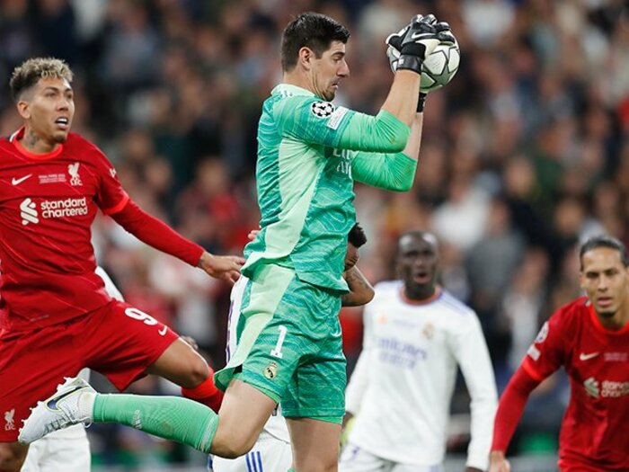 〈マドリーCL14度目優勝→守備優位時代に？〉最新戦術でなくても「今日は誰にもゴールを奪われない」 神セーブ連発クルトワが豪語したワケ＜Number Web＞ photograph by Mutsu Kawamori