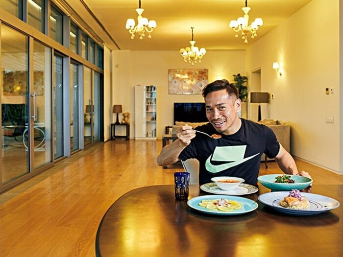 長友佑都のファットアダプト食事法。「脂をエネルギーに変えてます」<Number Web> photograph by Shinji Minegishi