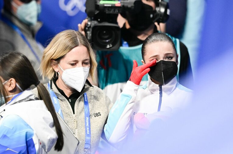 北京五輪のショートは首位だったが、フリーではミスが続き、4位（暫定）となったワリエワ。演技後は涙が止まらなかった ／ photograph by Asami Enomoto/JMPA