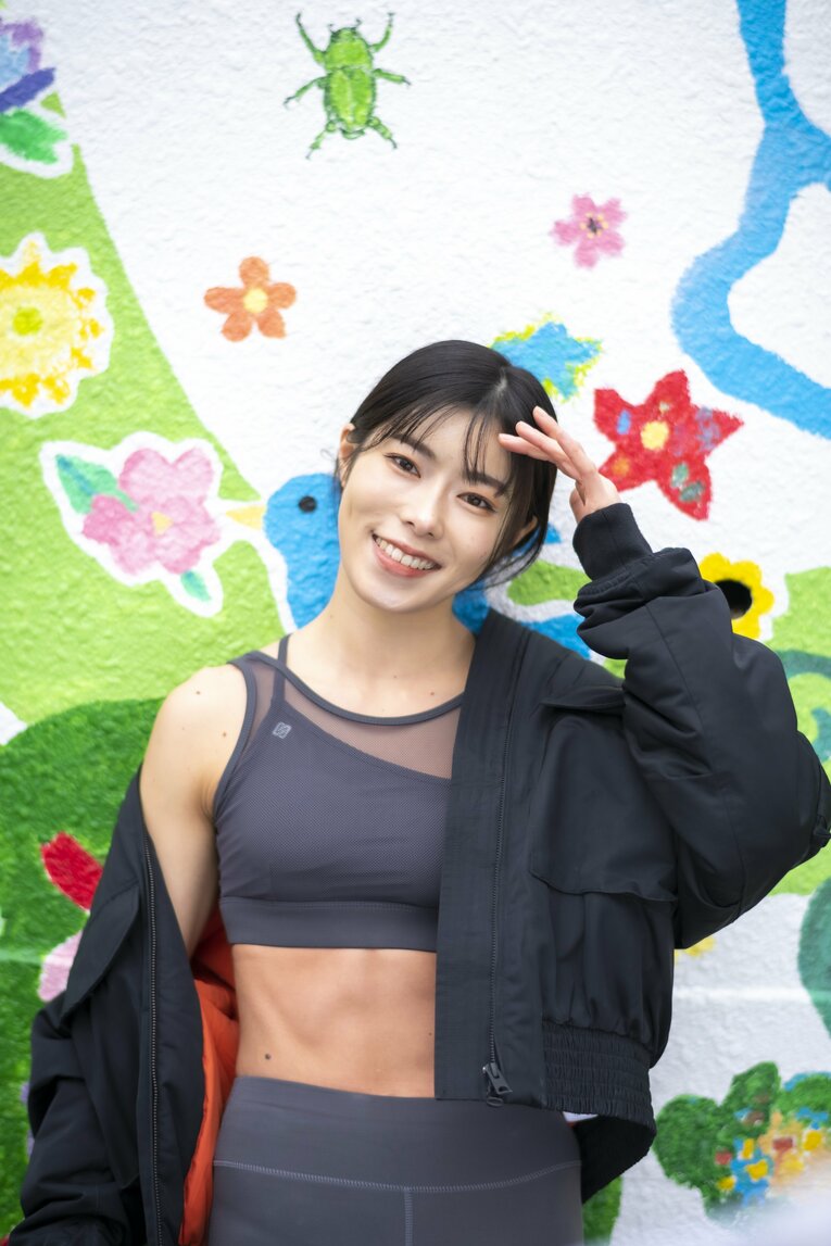 「ジョジョ立ち写真」に19万いいね…とももともも25歳に聞く撮影のウラ側「コスプレにも肉体美が求められている」《特別グラビア》(23)