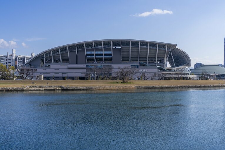 美しいフォルムの「エディオンピースウイング広島」　©S.FC