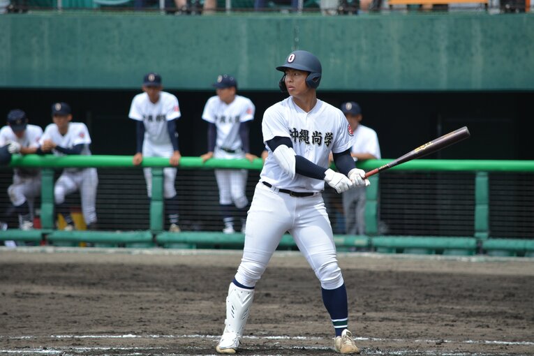 4番・DHとして打席に入る末吉良丞　©Takarin Matsunaga