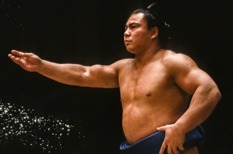 1955年に生まれた“伝説の横綱”千代の富士。昨夏に七回忌を迎えた。その故郷、北海道福島町には何があるのか？ ／ photograph by Getty Images