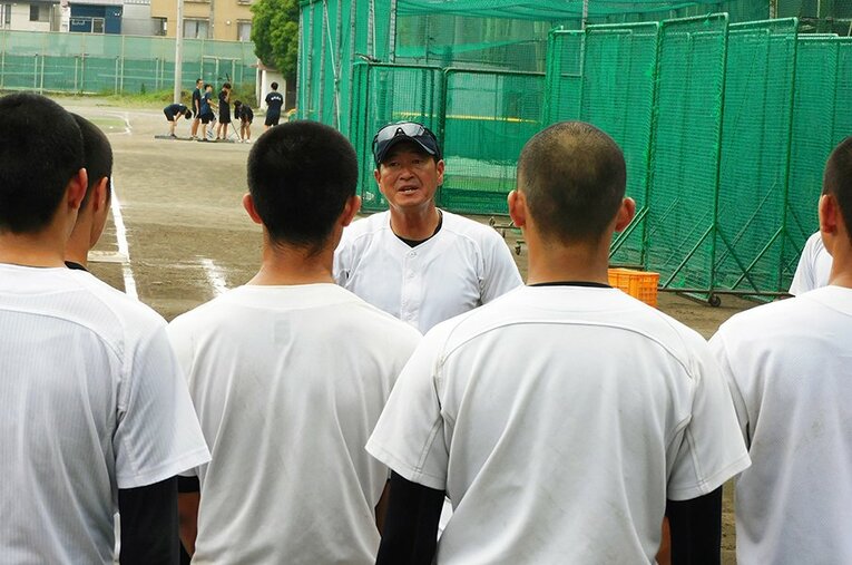 静岡高校の池田監督は名門公立校をどのようにして強くしようとしているのか ／ photograph by Jun Aida