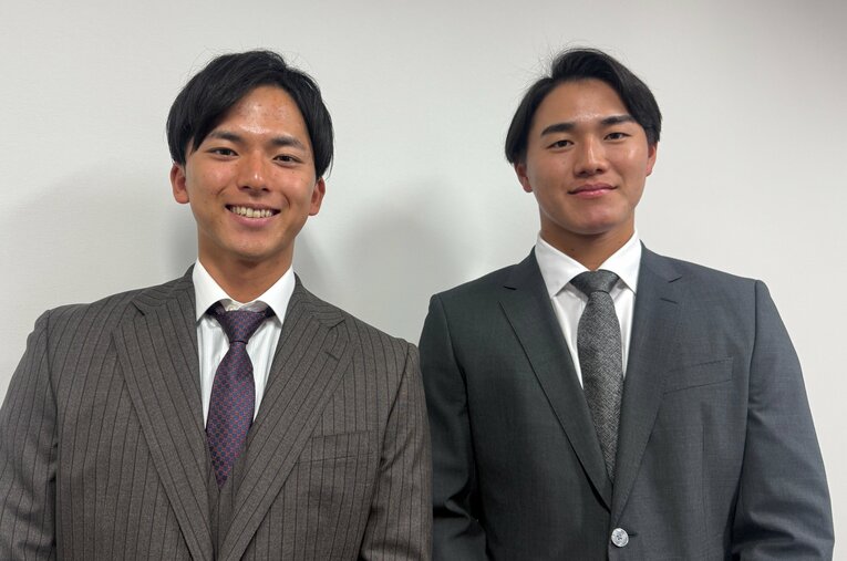 大学時代から切磋琢磨してきた盟友の宗山と西川　©Chiba Lotte Marines