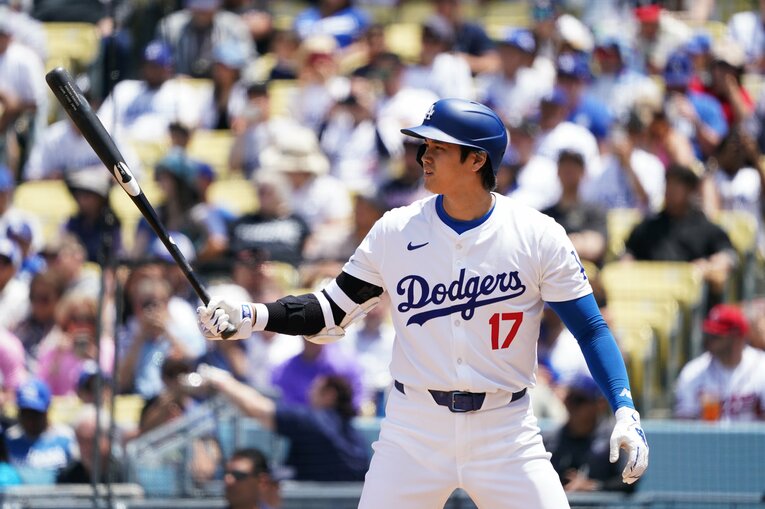 第1打席で先制の9号2ランの連続写真（2枚目／全10枚） ©︎Shizuka Minami