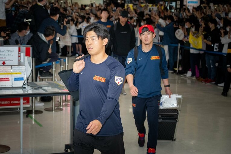 成田空港に到着した今永　©Shiro Miyake