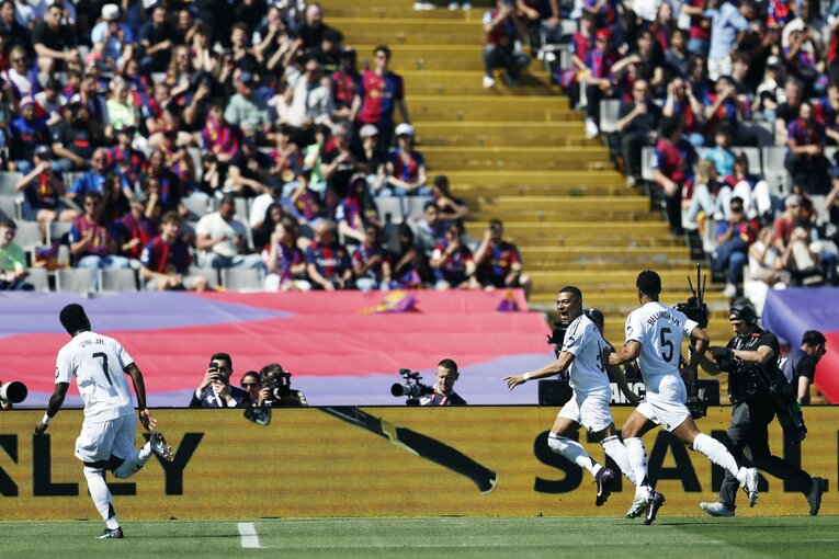 開始早々のPKゴールを含めクラシコでハットトリック達成のエムバペ　©Daisuke Nakashima