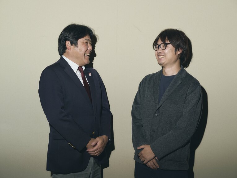 渡辺康幸監督と柏原竜二さん。2023年の対談で　©Yuki Suenaga