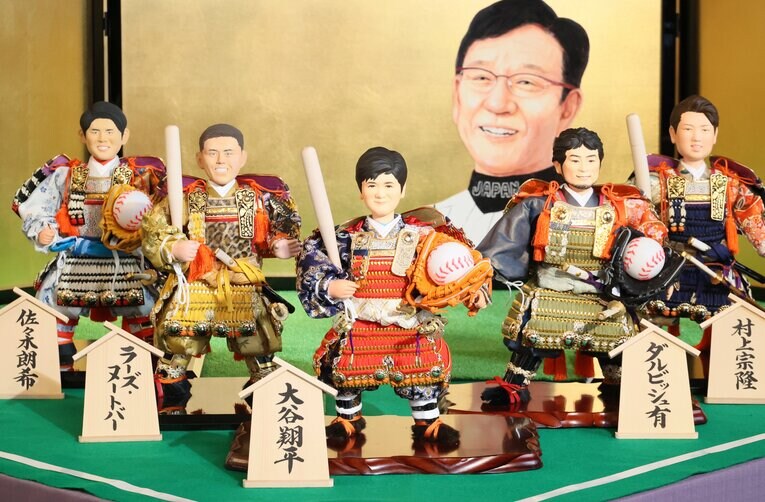 開幕前にお披露目した五月人形。揃いも揃って侍が活躍した　©AFLO