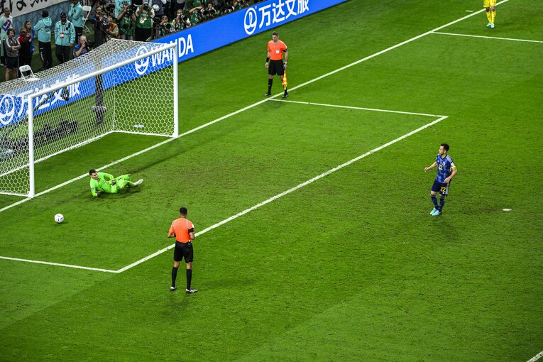 吉田麻也のPK（3枚目／全7枚）©Takuya Sugiyama/JMPA