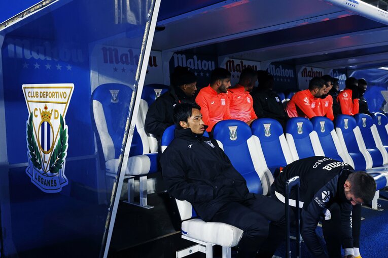 「W杯出番なし」からのリスタート…柴崎岳は今、スペイン2部でどうなっている？“思いを内に秘めたはず”30歳の今を撮った(9)