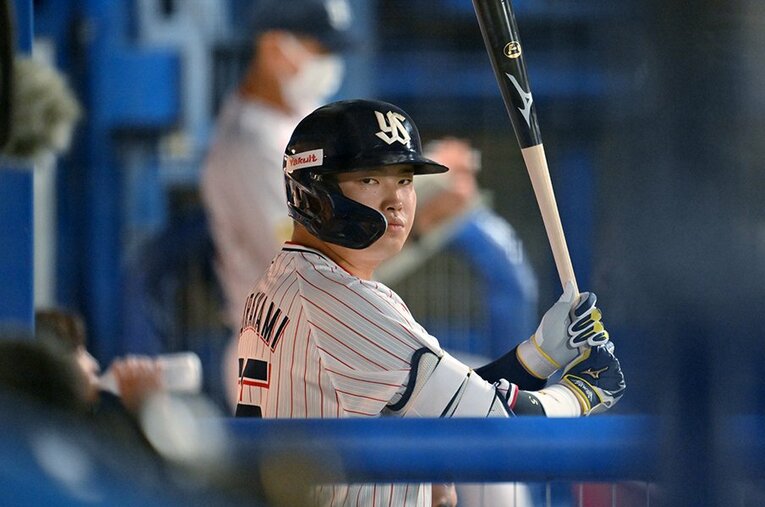22歳にして風格漂う村上宗隆。セパ本塁打王を獲得した山崎武司氏から見ても“別次元”のようだ ／ photograph by Hideki Sugiyama