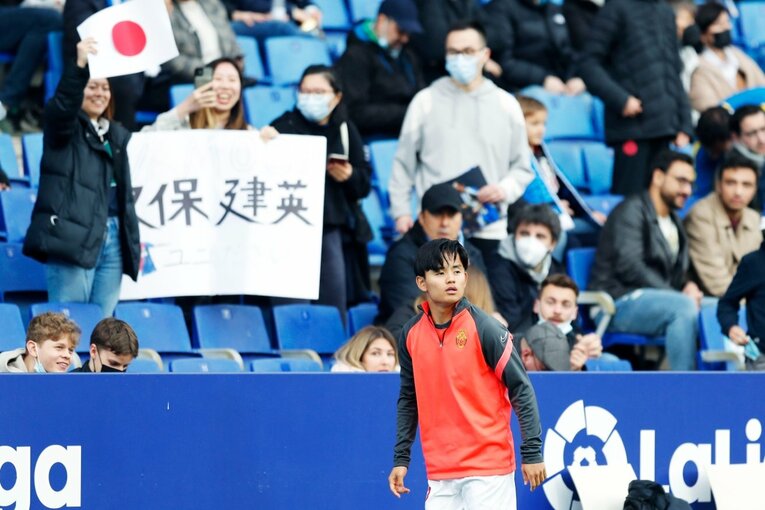 久保建英の祈りと必死さも実らず「先発落ち→6連敗で降格圏」に倒れ込み… 監督解任マジョルカの序列は変わるのか〈撮影者の視点〉(17)