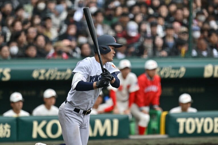 横浜の主将・阿部葉太は強肩強打に加えて俊足好守。プロの評価も高かったが…　©Hideki Sugiyama