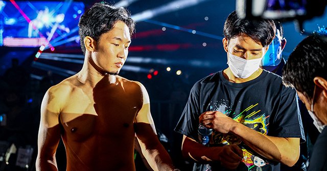 【RIZIN】朝倉海の勝因と朝倉未来の敗因は同じ? なぜ弟は“フルスイング8連発”で勝ち、兄は三角絞めで失神したのか