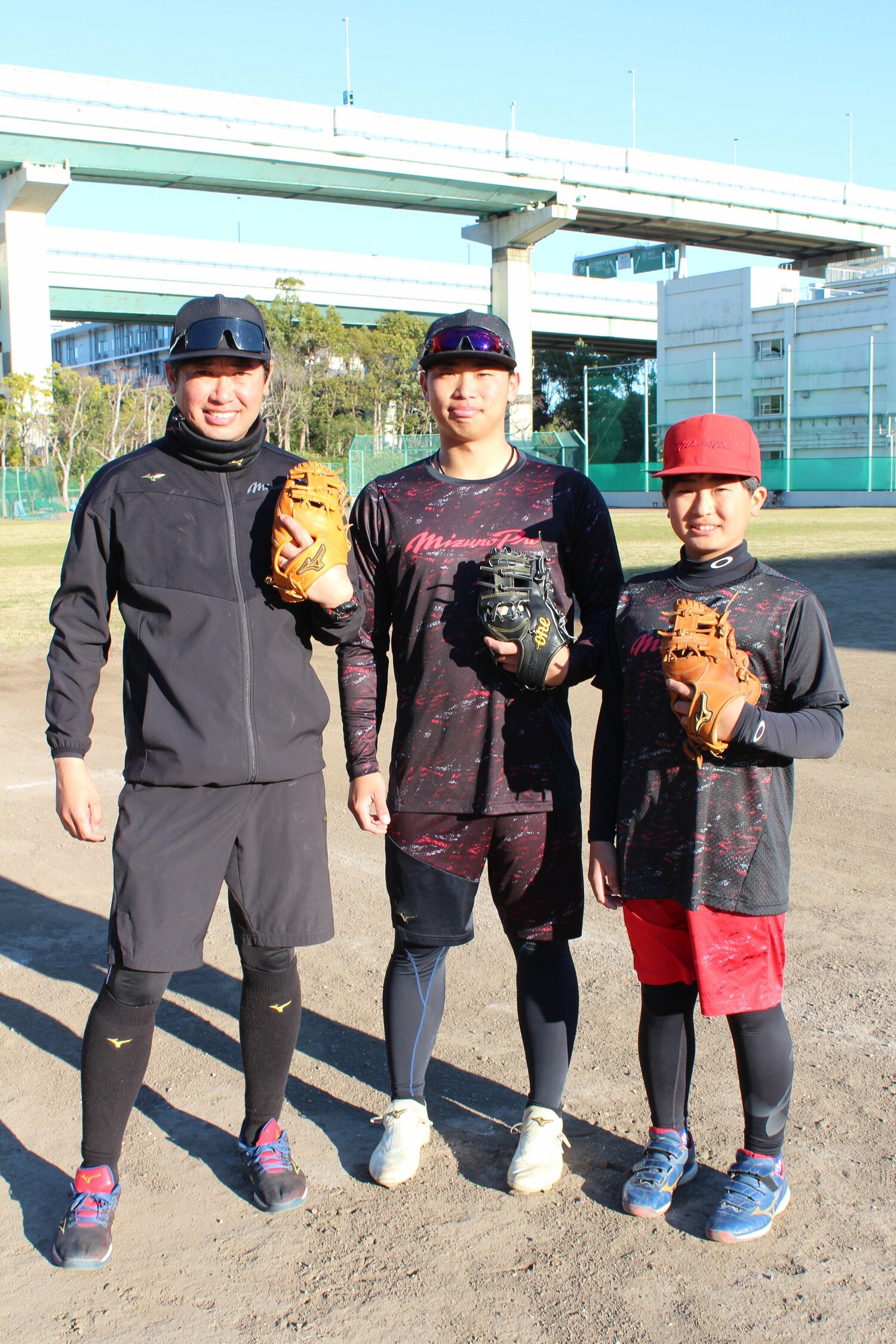 （左から）父の古畑和彦さん、長男・雄大、次男・太誠　©Katsuharu Uchida