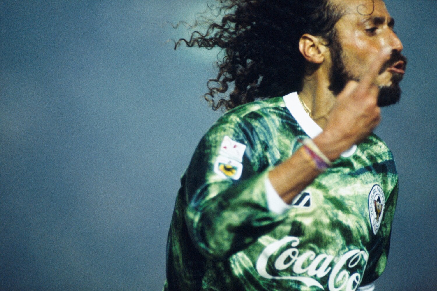 劇的なゴールを決め、右手の人差し指を揺らしながらベンチに向かうラモス ©︎Naoya Sanuki