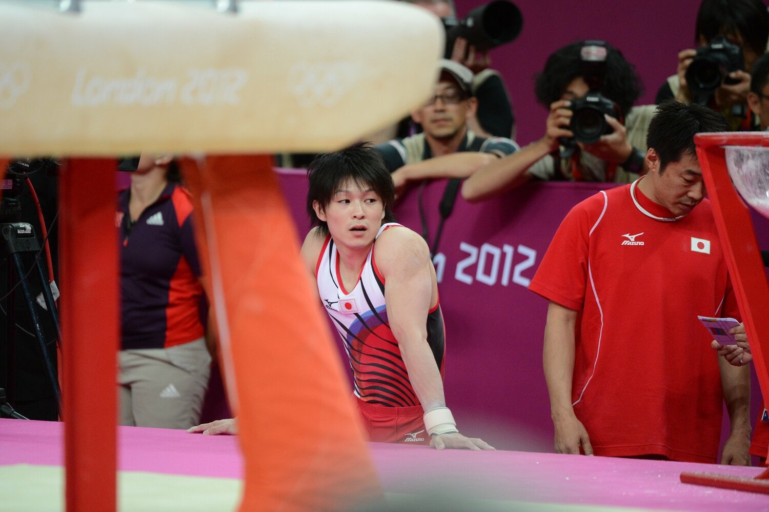 ロンドン五輪男子団体決勝の内村航平　©JMPA
