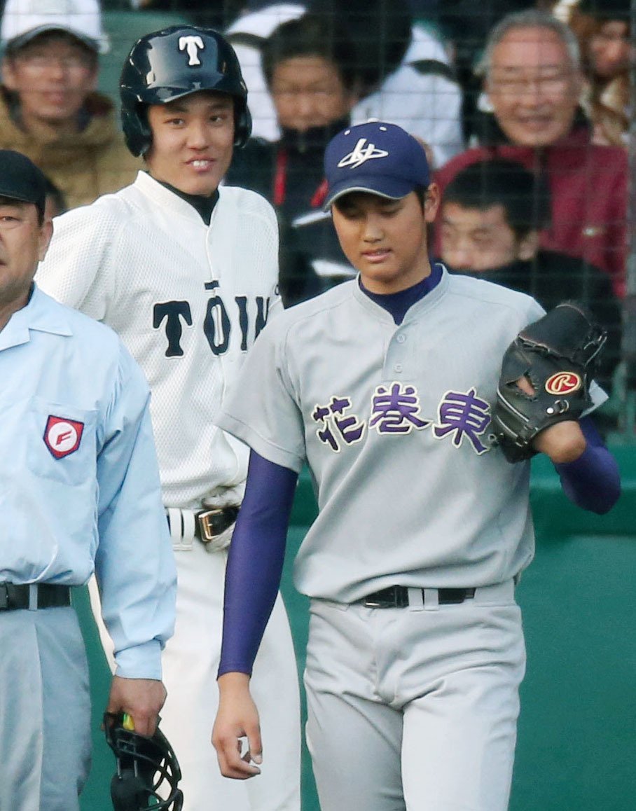 2012年のセンバツで対戦した花巻東と大阪桐蔭。大谷の本塁打でリードした花巻東だったが6回に逆転を許す　©KYODO