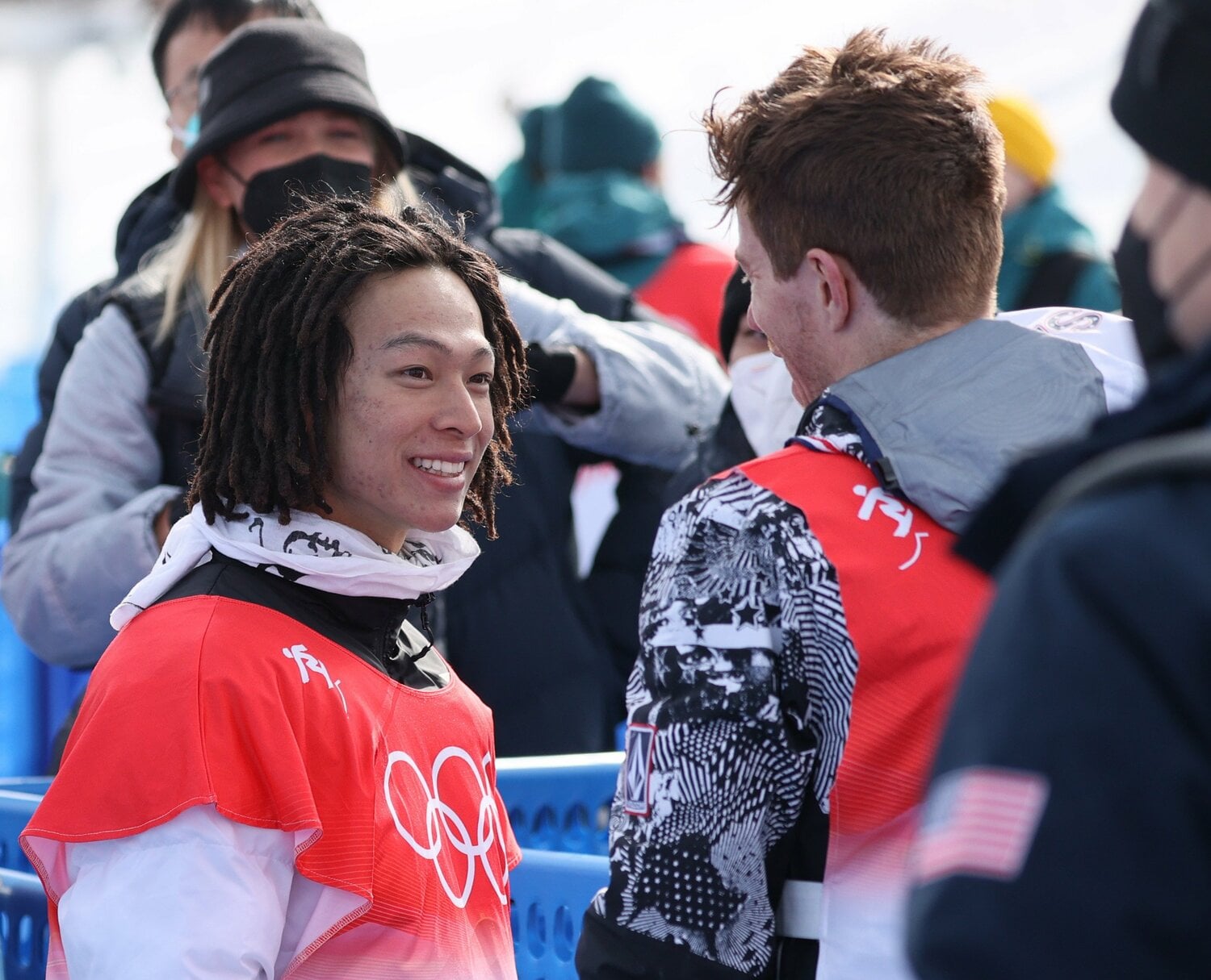 平野歩夢とショーン・ホワイト。決勝の後、お互いを称え合った　©︎JIJI PRESS