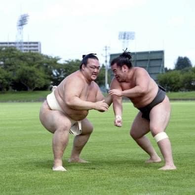 現役時代から縁があった稀勢の里（左）と　写真は本人提供