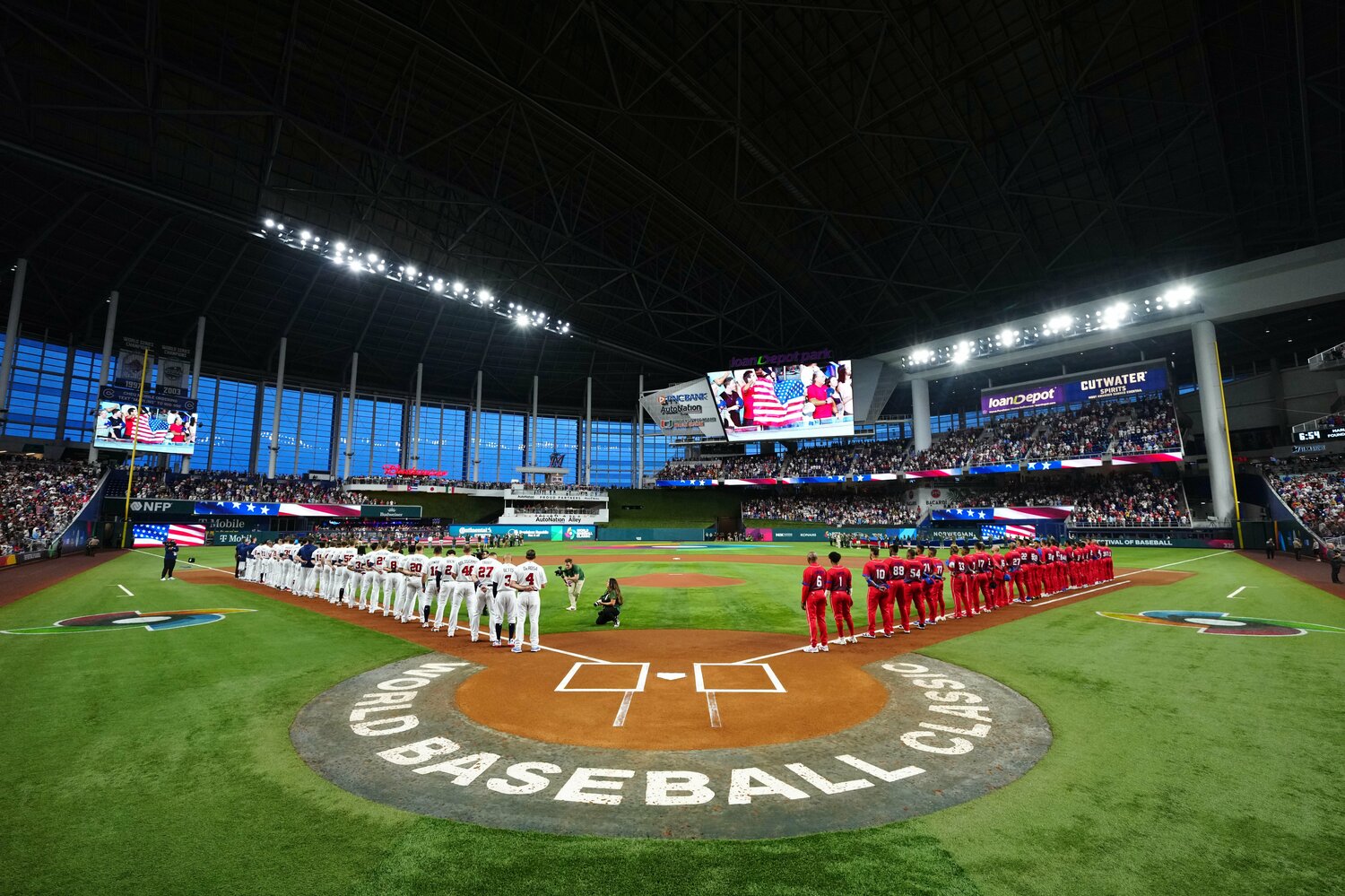 日本がメキシコと対戦するローンデポ・パークの雰囲気。かつてイチローが所属したマイアミ・マーリンズの本拠地である（写真は準決勝アメリカvsキューバ）©︎Getty Images