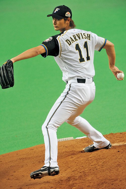 6回、87球を投げたダルビッシュ。のちに右手人差し指の疲労骨折が判明した photograph by Naoya Sanuki