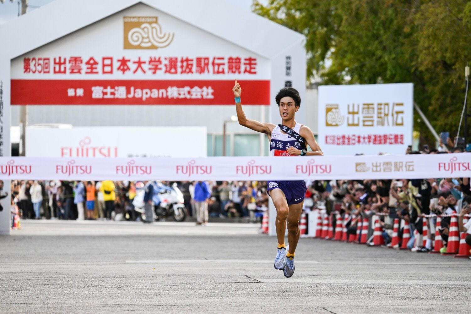 出雲駅伝では優勝のゴールテープを切った　©Nanae Suzuki