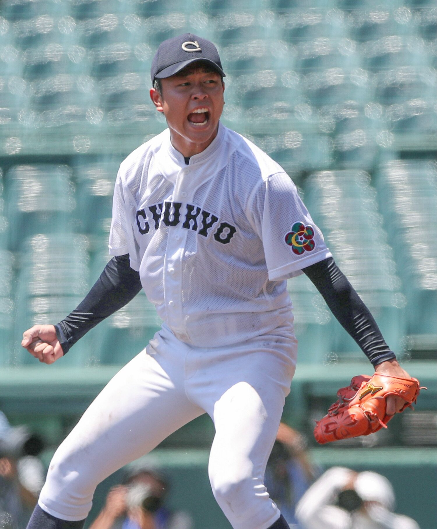 2020年甲子園交流試合・智弁学園戦に登板し、マウンドで気合いのこもった投球を見せた高橋宏斗　©︎JIJI PRESS