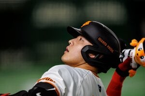 ブルージェイズと4年94億円契約…“日本の主砲”岡本和真の高校恩師が語る規格外「ふくらはぎなんて象みたい」「校舎のガラスが割れてもいいように…」