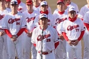 結果を出した者だけが次に進める…緊張感に包まれる広島キャンプで新井監督が打ち出した「横一線」のリアルな競争現場