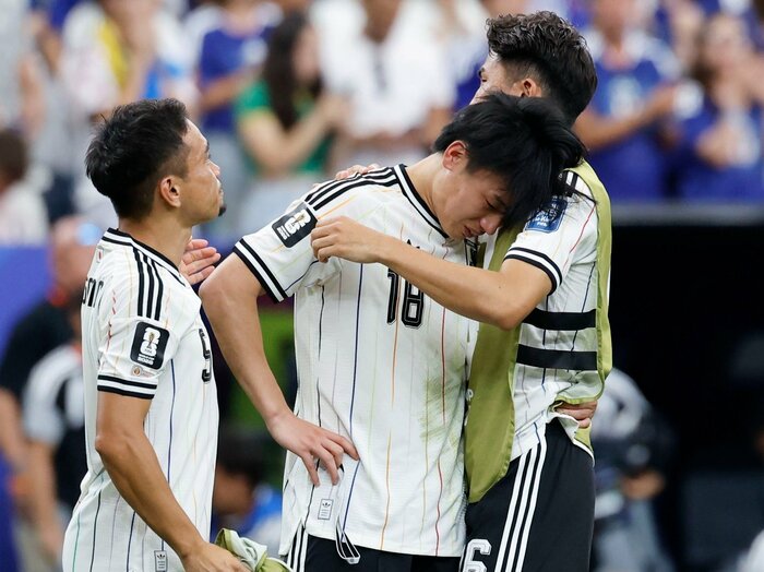 驚愕ゴールの鎌田大地？ 超セーブ連発の鈴木彩艶？…W杯現地撮影カメラマンが選んだ日本代表“ベストショット”は誰だった？「いろんな意味で印象が…」＜Number Web＞ photograph by Atsushi Tokumaru
