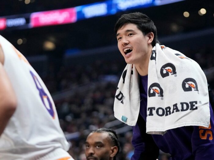 「サボるなら明日にしよう…その繰り返し」渡邊雄太（29歳）NBAサンズで出場機会が減っている今、何を考えている？「自信は失っていない」＜Number Web＞ photograph by AP/AFLO