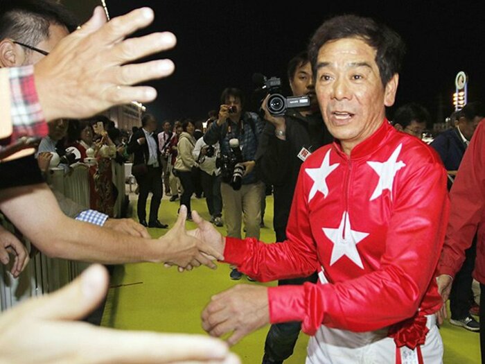 還暦ジョッキー的場を背に、奇跡のマイナー血統が活躍。～母はなんとアラブ限定戦で27勝を上げた名牝～＜Number Web＞ photograph by Kyodo News