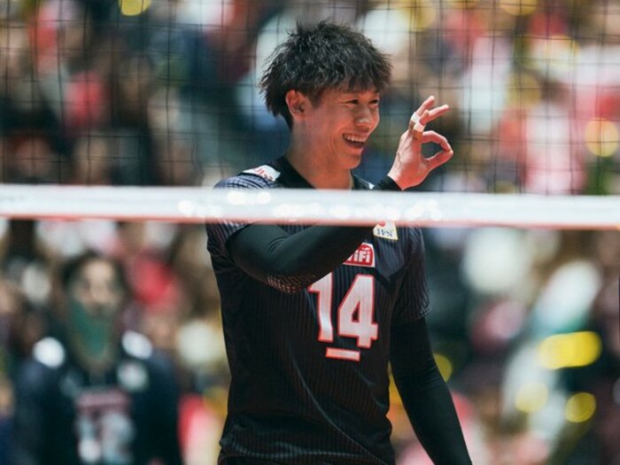 「日本のバレー、強いよね！」石川祐希が変えた“王国”の価値観…20年前のイタリアでは想像もできなかった「ナカタやハラダと同じ覚悟がある」＜Number Web＞ photograph by Yuki Suenaga