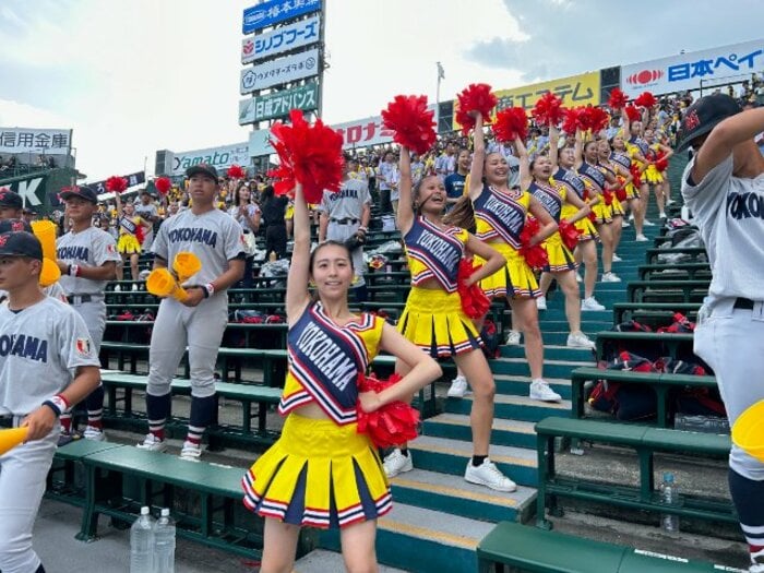 「京都国際がオリックスの曲を…なぜ？」「高知中央アルプスが“よさこい会場”に」甲子園で話題“ビックリ応援”に密着…母が息子に絶叫「愛してるー！」＜Number Web＞ photograph by Yukiko Umetsu