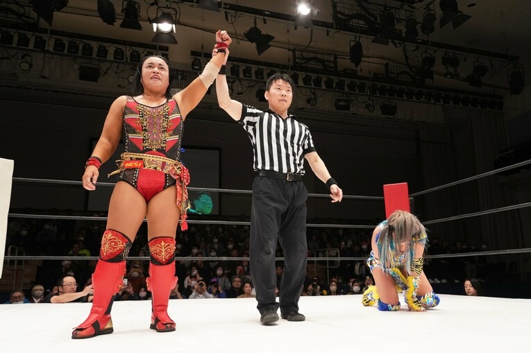 勝利した里村明衣子　©Essei Hara