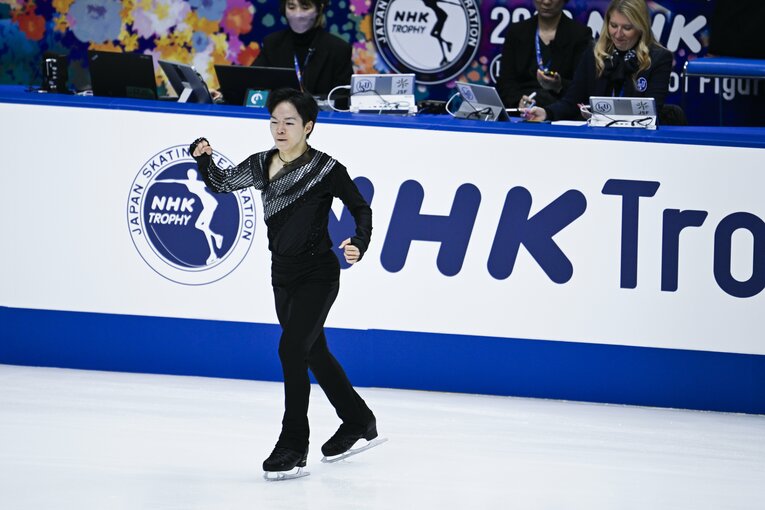 NHK杯ショートの演技を終え「思わずガッツポーズ」の鍵山　（1枚目／2枚中） ©︎Asami Enomoto