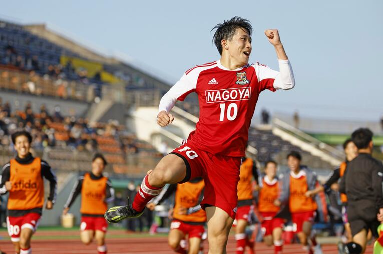 2回戦・北海戦で2ゴールを挙げる活躍を見せた名古屋高FW原康介　©︎KYODO