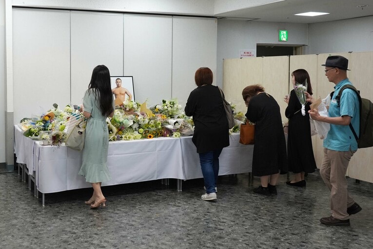 展示場には献花台が設けられていた　©Essei Hara