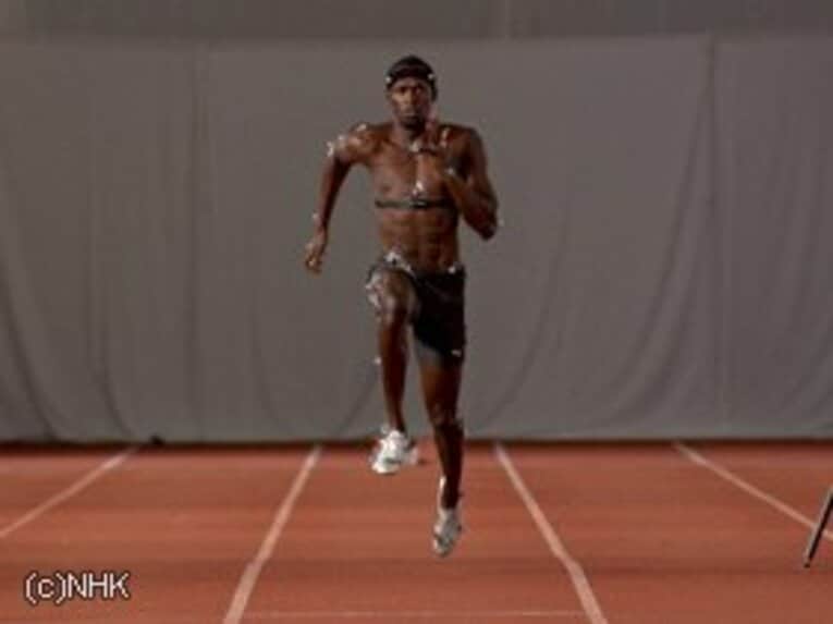 モーションキャプチャーのセンサーをつけて走る。スタート前には「すごいことが始まるぜ」と嘯いた。